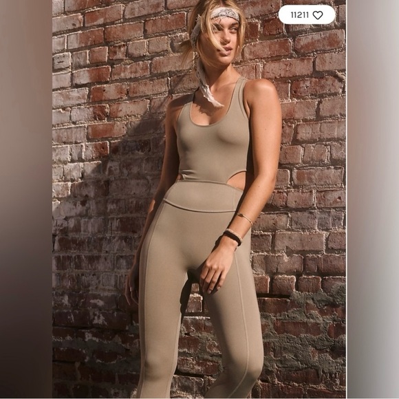 Free People Movement Back it Up- Romper Sage Beige NWT Size XS - Picture 1 of 10